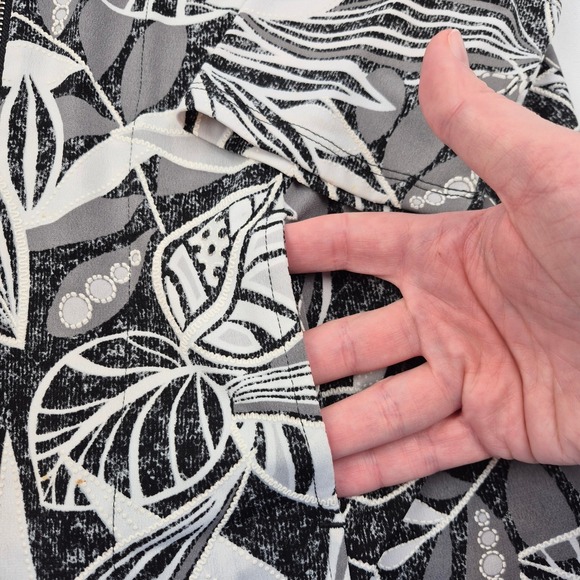 Weekends by Chicos Black White Floral Zip Front Jacket Womens Size 1 Lightweight - Picture 6 of 11